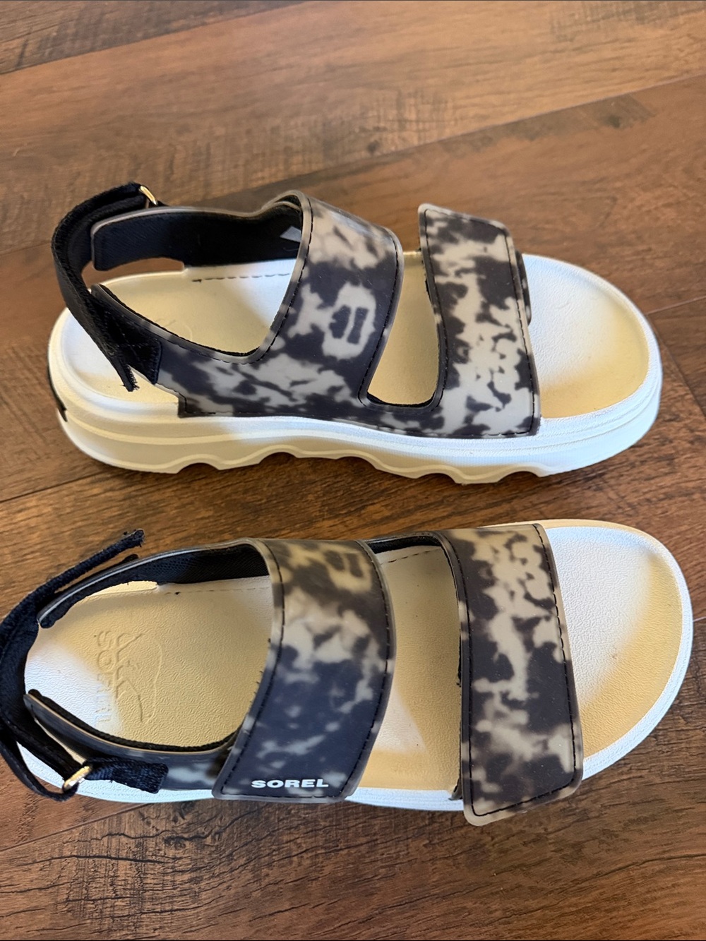 Sorel Kinetic Sunchase Black Marble Print Double-Strap Sandals size 8